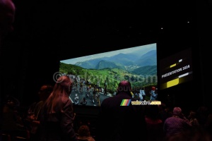 La salle se remplit pour la présentation du Tour de France 2024 (7616x)